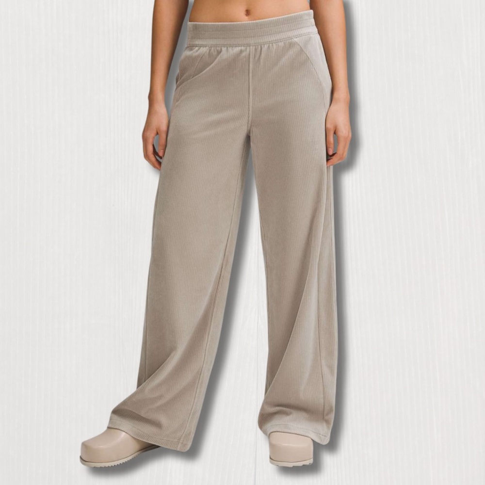 *Lululemon Scuba MR Wide-Leg Pant Velvet Cord - Raw Linen - Size 12